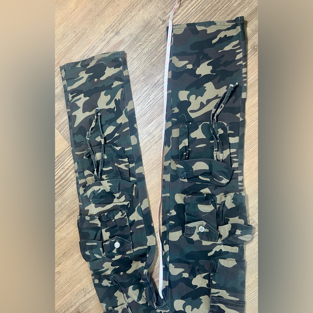 VIP Camo Cargo Jeans- Green & Black Wide Leg Size 00 NWT - Picture 3 of 7